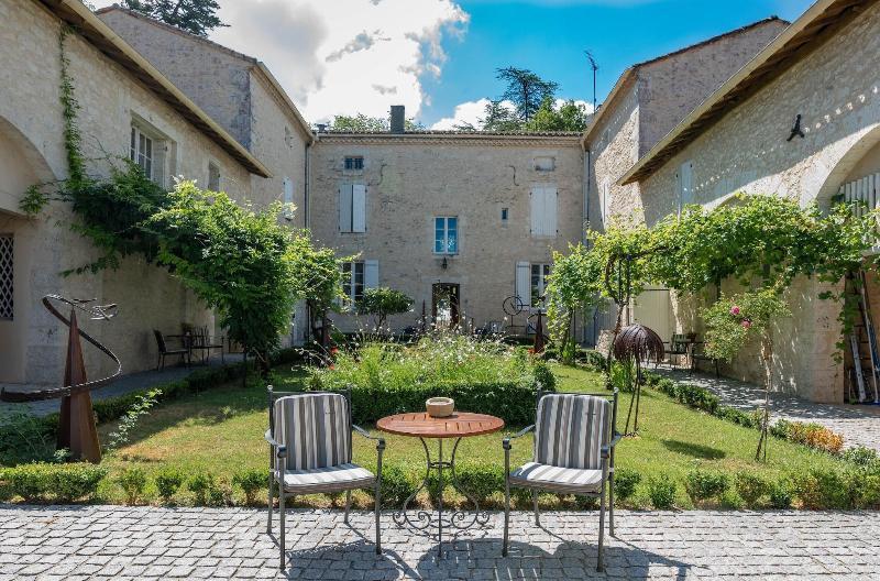 Отель Chateau De L'Hoste Сен-Бозей Экстерьер фото